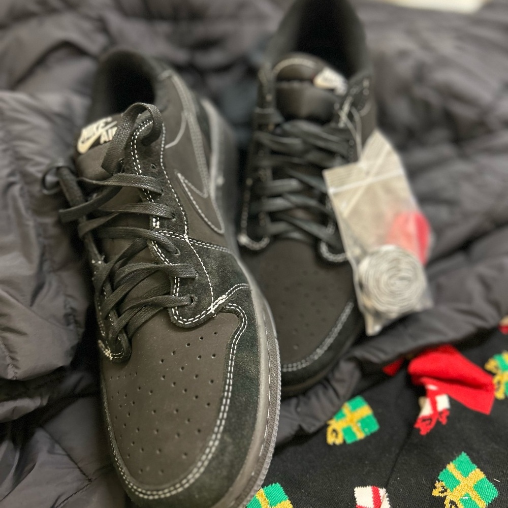 Deadstock Travis Scott Low Dunks ‘Phantom Blacks”, Jordan’s \ Nike. $250 Sale! - Picture 6 of 16